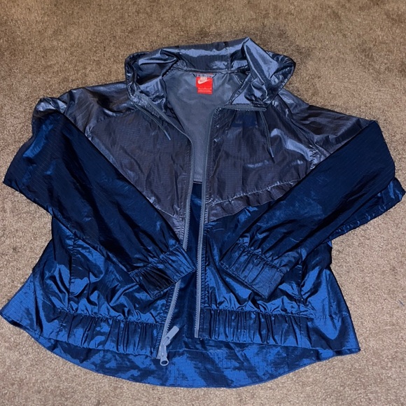Nike Windbreaker - Picture 1 of 5